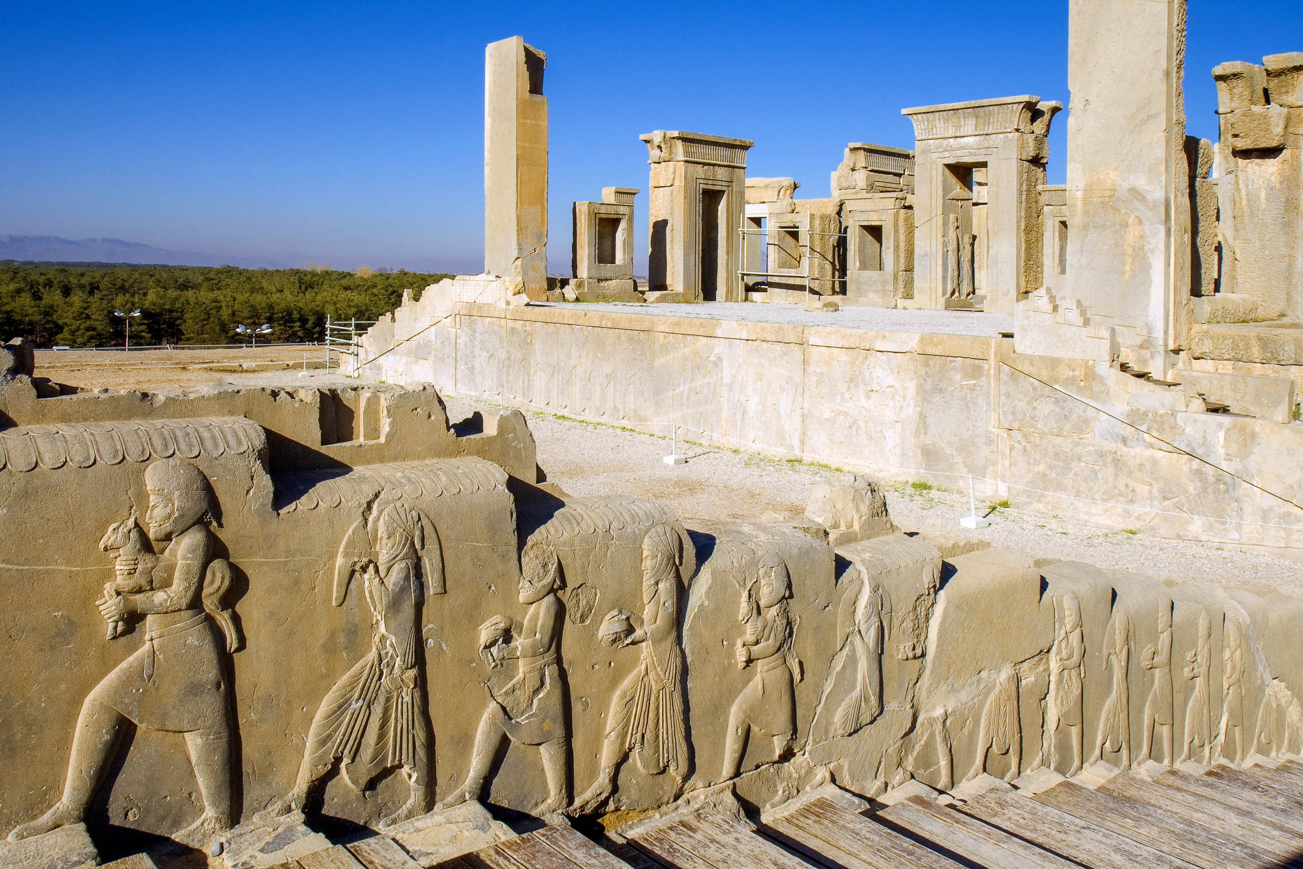 Persepolis, die ehemalige Stadt der persischen Könige im Iran, ist über und über mit kunstvollen Reliefs dekoriert